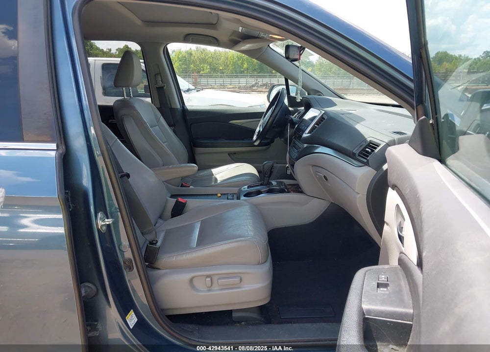 2016 HONDA PILOT VIN: 5FNYF5H5XGB032190