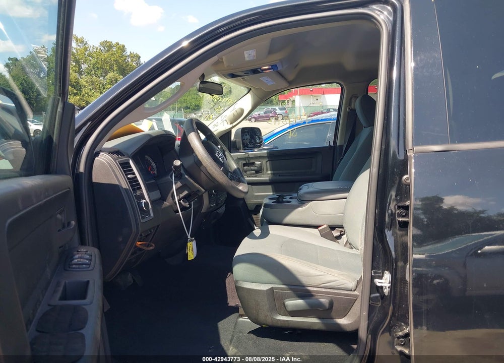 2019 RAM 1500 CLASSIC TRADESMAN 4X4 6'4 BOX VIN: 1C6RR7FT3KS744066