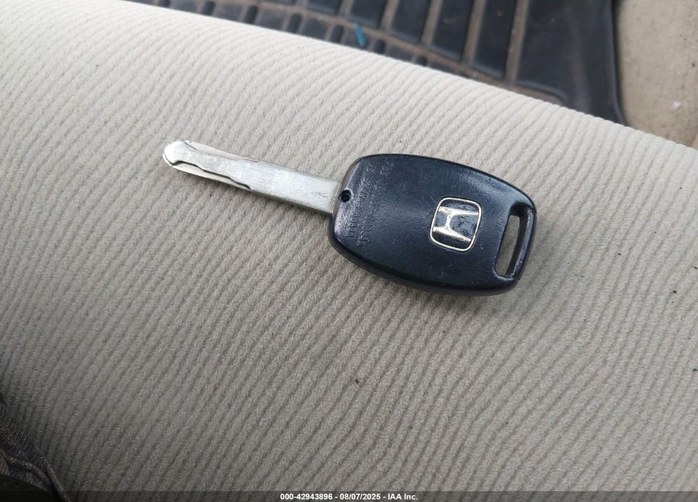 2007 HONDA CIVIC VIN: 1HGFA15807L057174