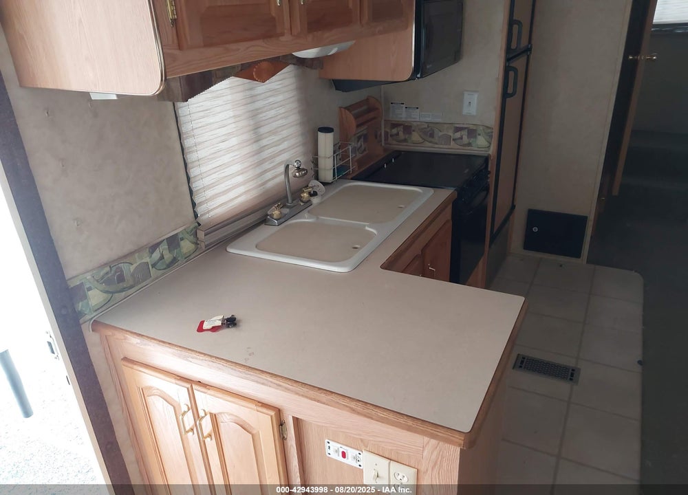 2005 FOREST RIVER CARDINAL 31LE VIN: 4X4FCAG265G084106