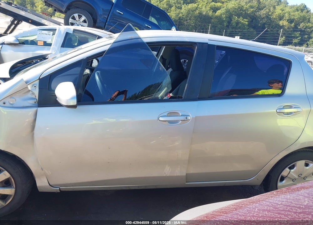 2017 TOYOTA YARIS VIN: VNKKTUD38HA074890