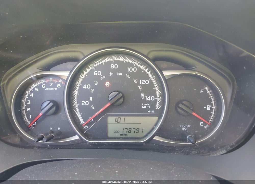 2017 TOYOTA YARIS VIN: VNKKTUD38HA074890