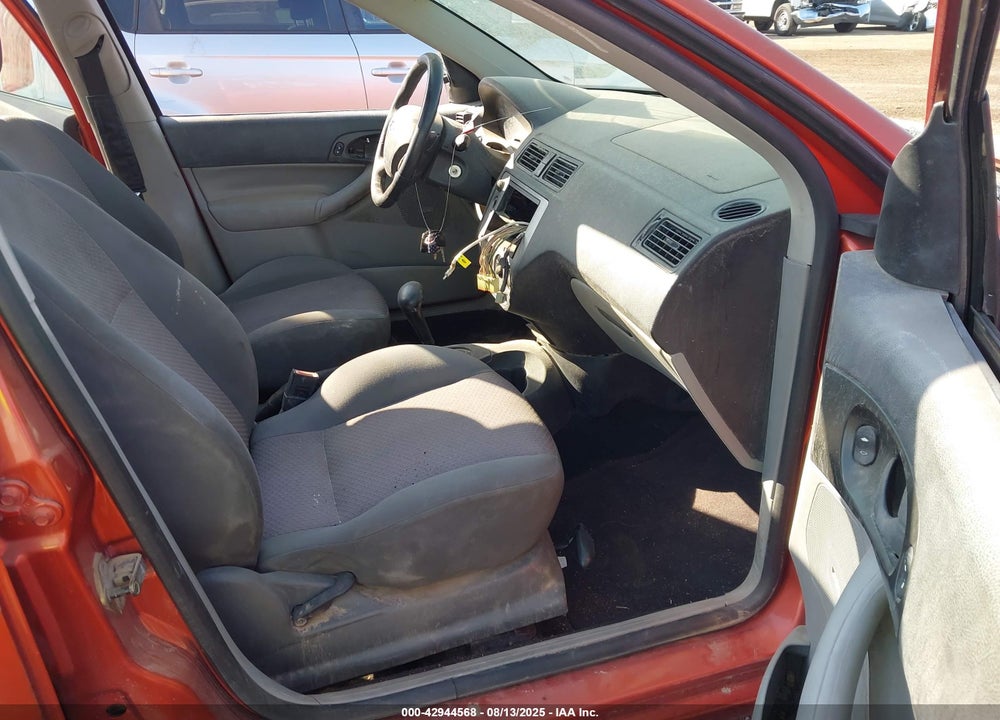 2005 FORD FOCUS ZX5 VIN: 3FAFP37N35R117030