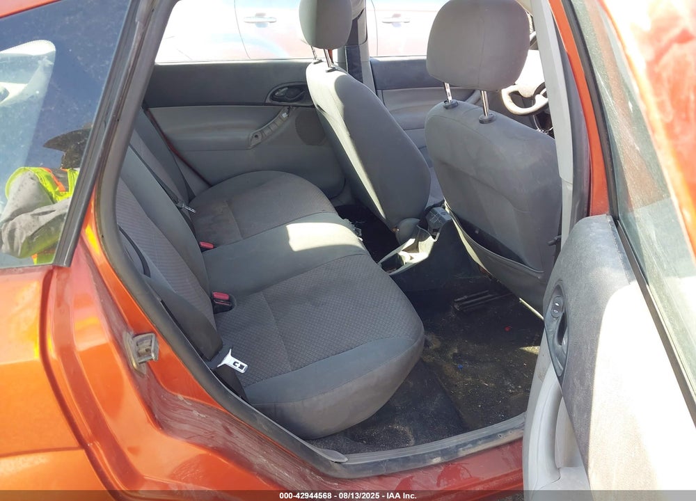 2005 FORD FOCUS ZX5 VIN: 3FAFP37N35R117030