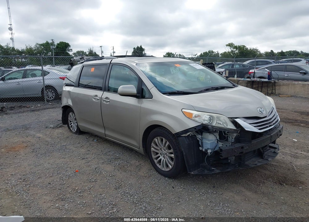 2017 TOYOTA SIENNA XLE PREMIUM 8 PASSENGER VIN: 5TDYZ3DC7HS847735