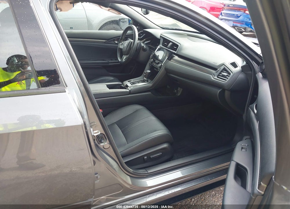 2017 HONDA CIVIC VIN: SHHFK7H92HU415073