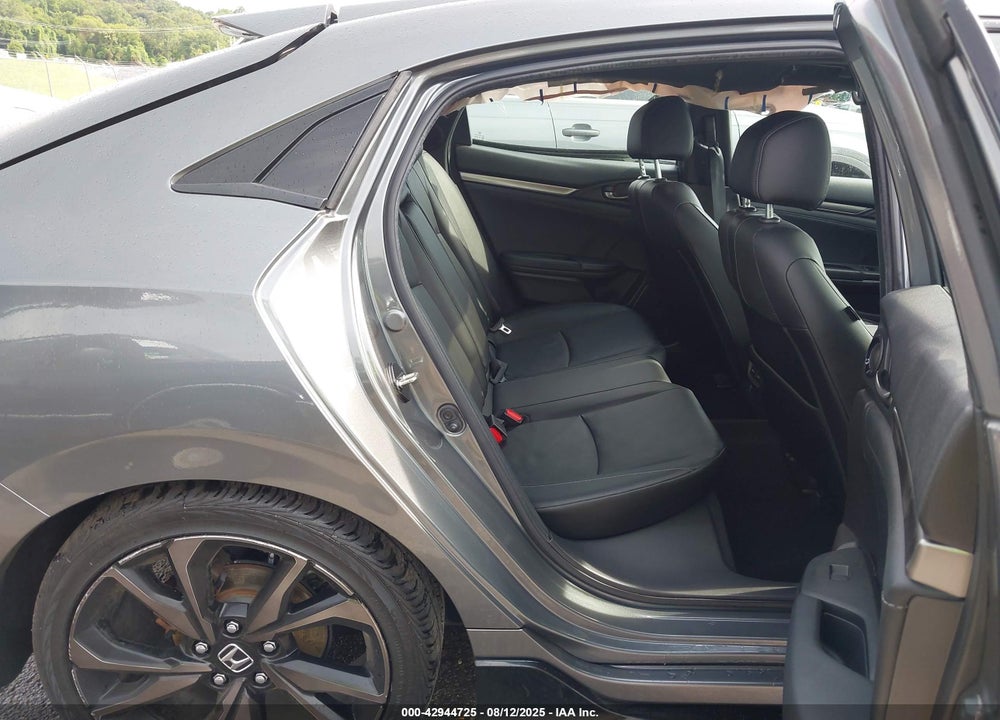 2017 HONDA CIVIC VIN: SHHFK7H92HU415073