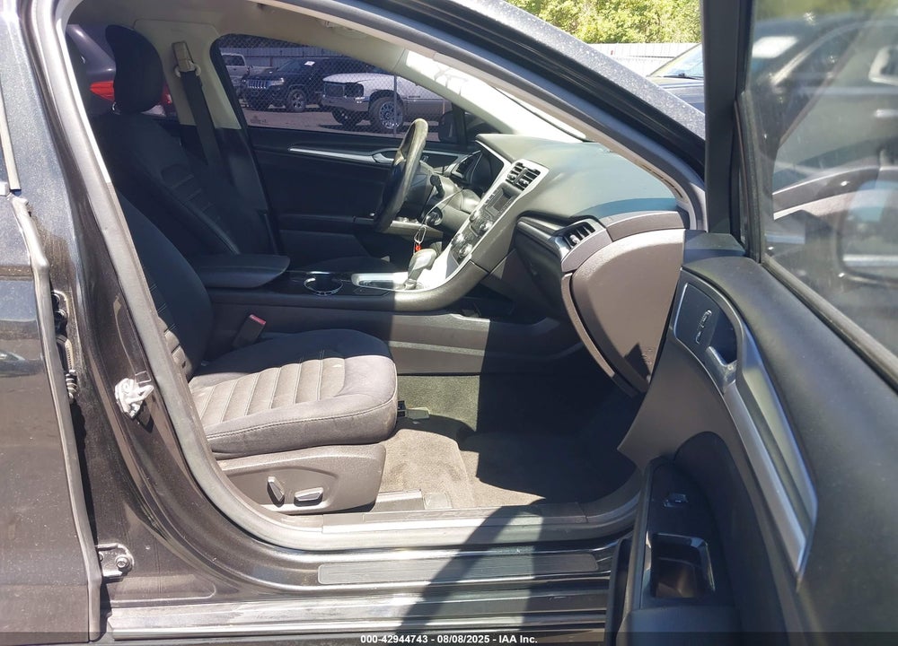 2015 FORD FUSION VIN: 1FA6P0H75F5105304