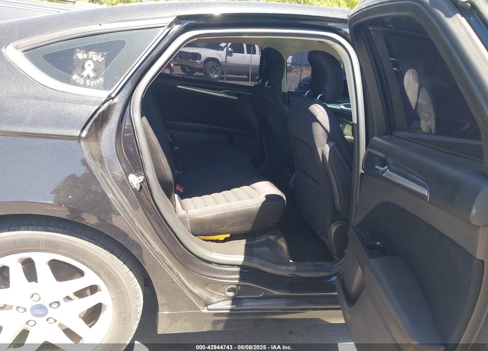 2015 FORD FUSION VIN: 1FA6P0H75F5105304