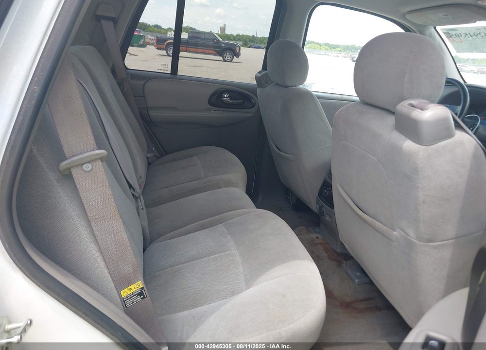 2005 CHEVROLET TRAILBLAZER LS VIN: 1GNDT13S852232294