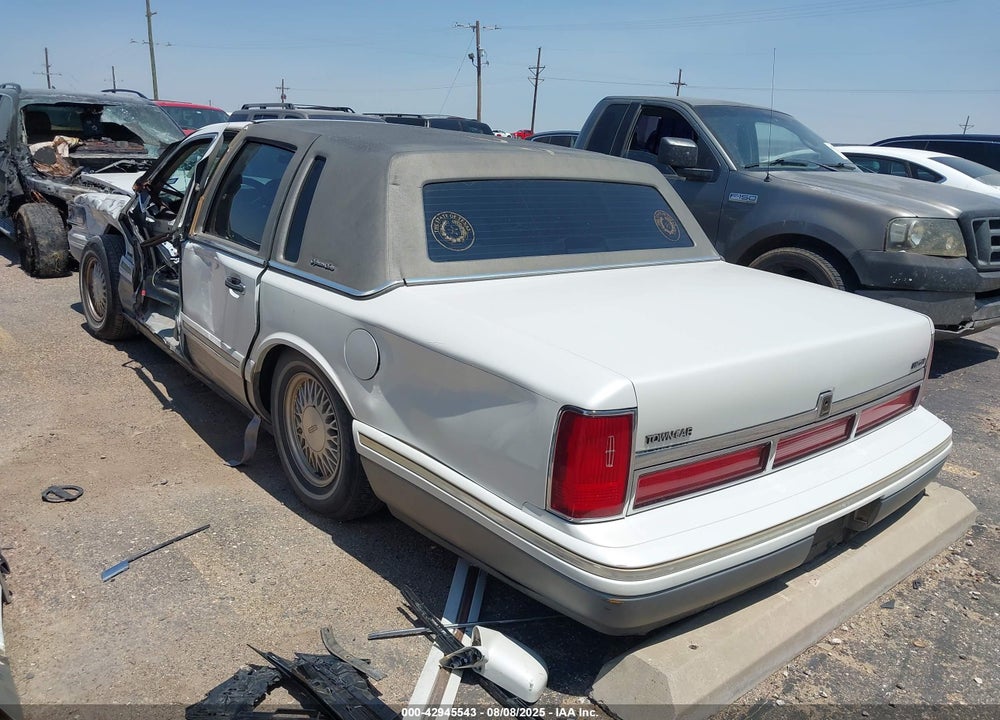 1997 LINCOLN TOWN CAR SIGNATURE VIN: 1LNLM82W7VY735175