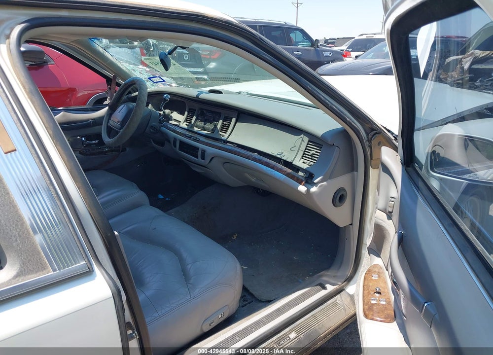 1997 LINCOLN TOWN CAR SIGNATURE VIN: 1LNLM82W7VY735175