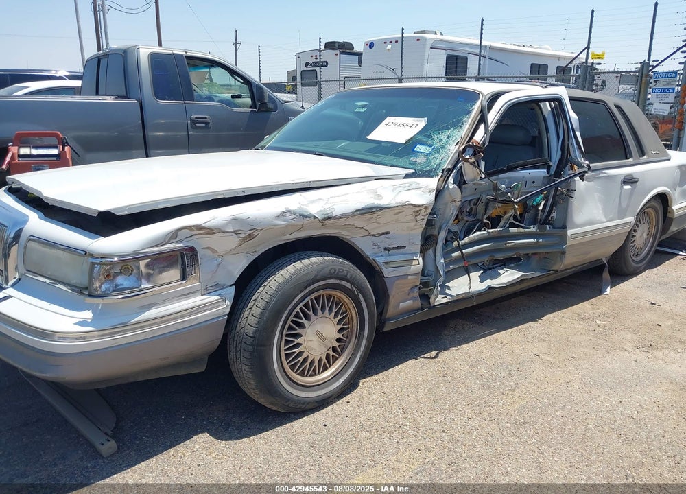 1997 LINCOLN TOWN CAR SIGNATURE VIN: 1LNLM82W7VY735175