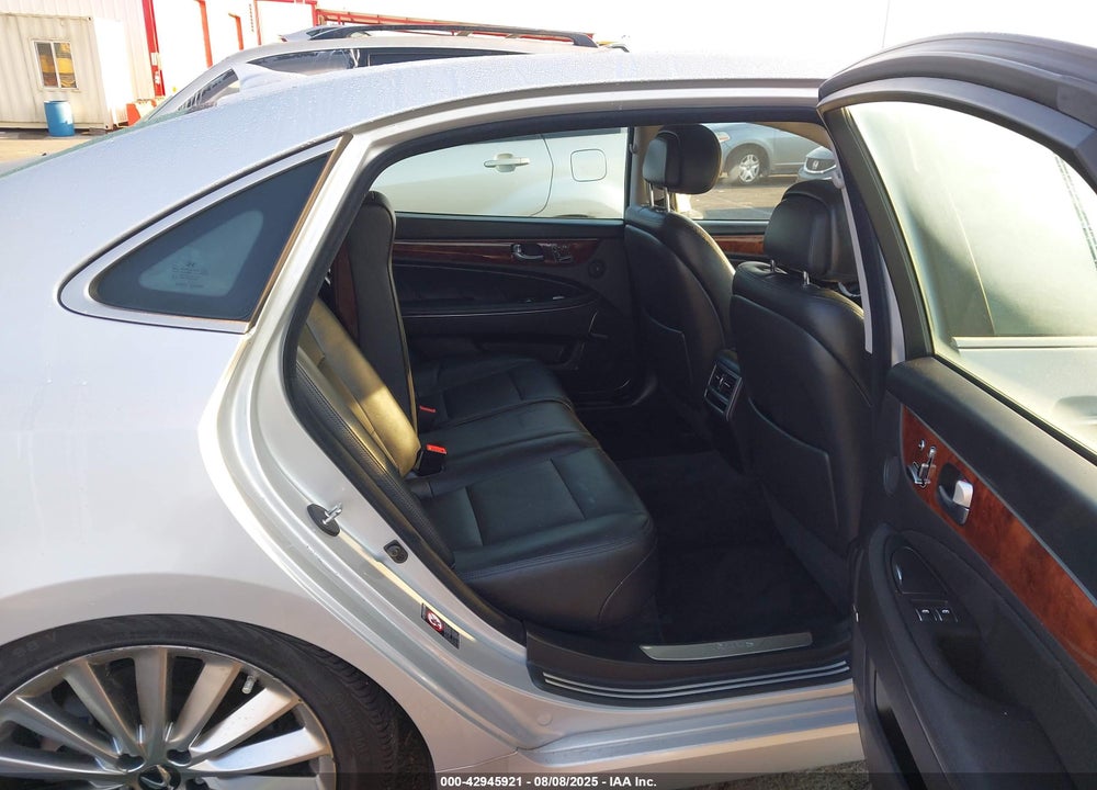 2014 HYUNDAI EQUUS VIN: KMHGH4JH8EU085135