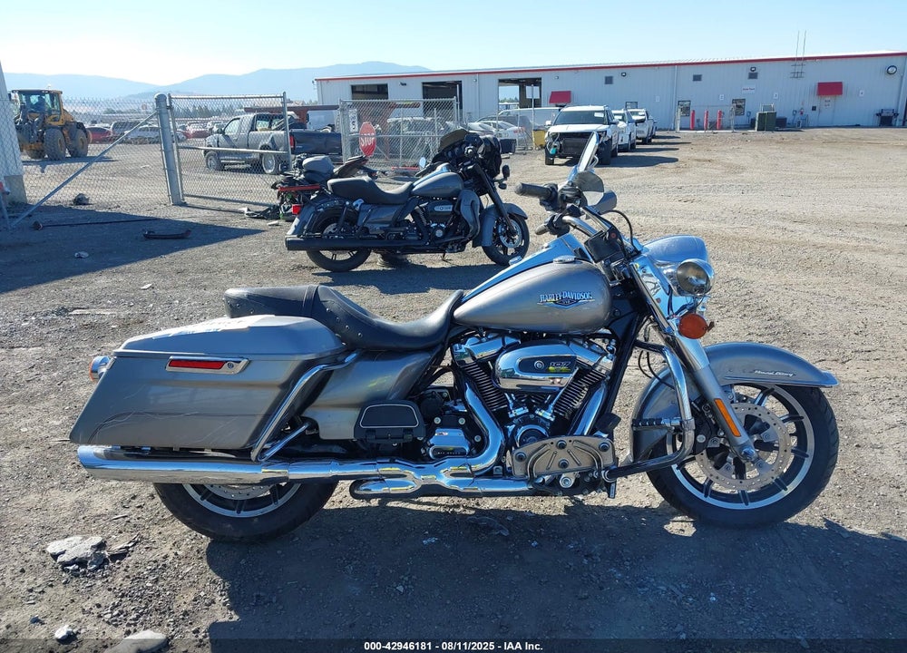 2017 HARLEY-DAVIDSON FLHR VIN: 1HD1FBC36HB628907