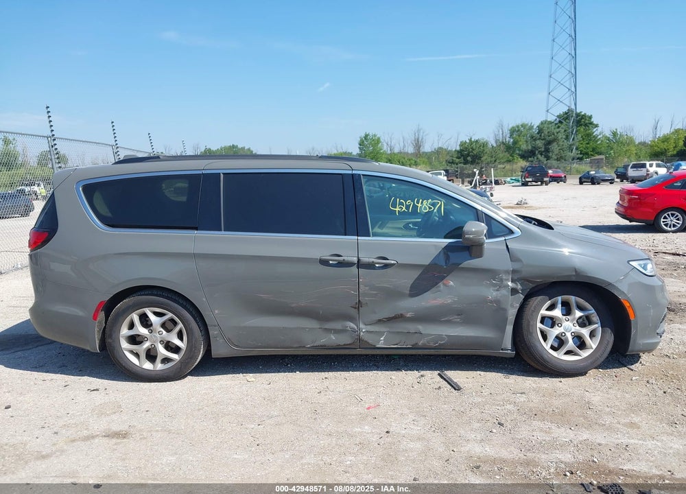 2022 CHRYSLER PACIFICA TOURING L VIN: 2C4RC1BG2NR111578