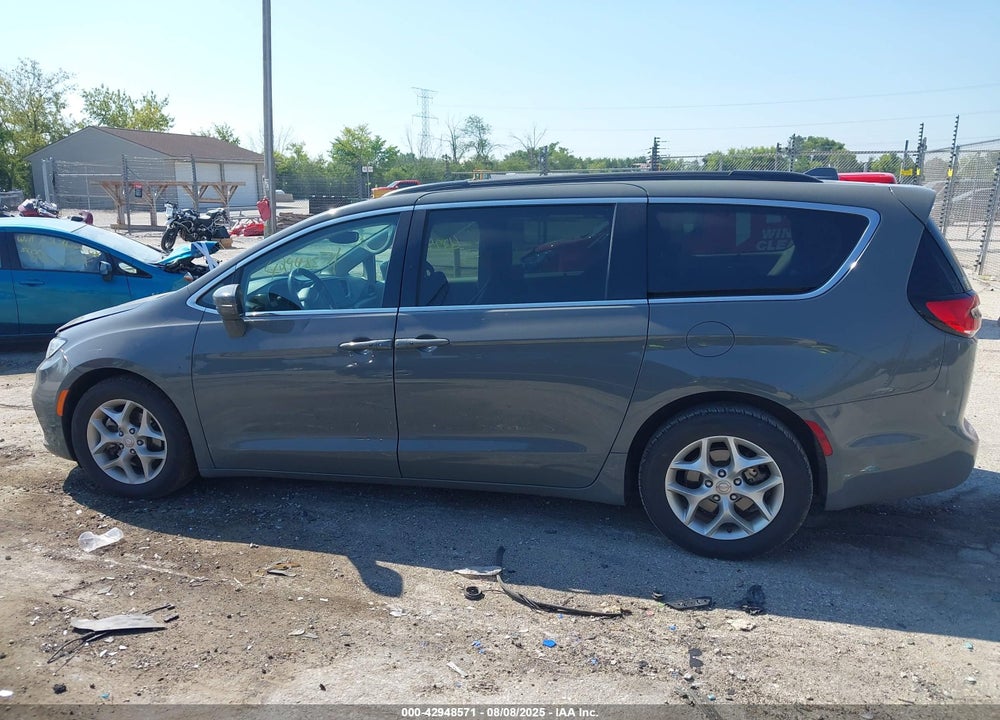 2022 CHRYSLER PACIFICA TOURING L VIN: 2C4RC1BG2NR111578