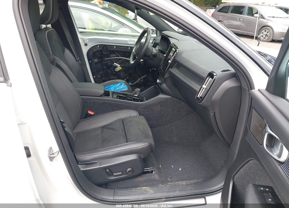 2021 VOLVO XC40 RECHARGE PURE ELECTRIC P8 VIN: YV4ED3UR5M2601013