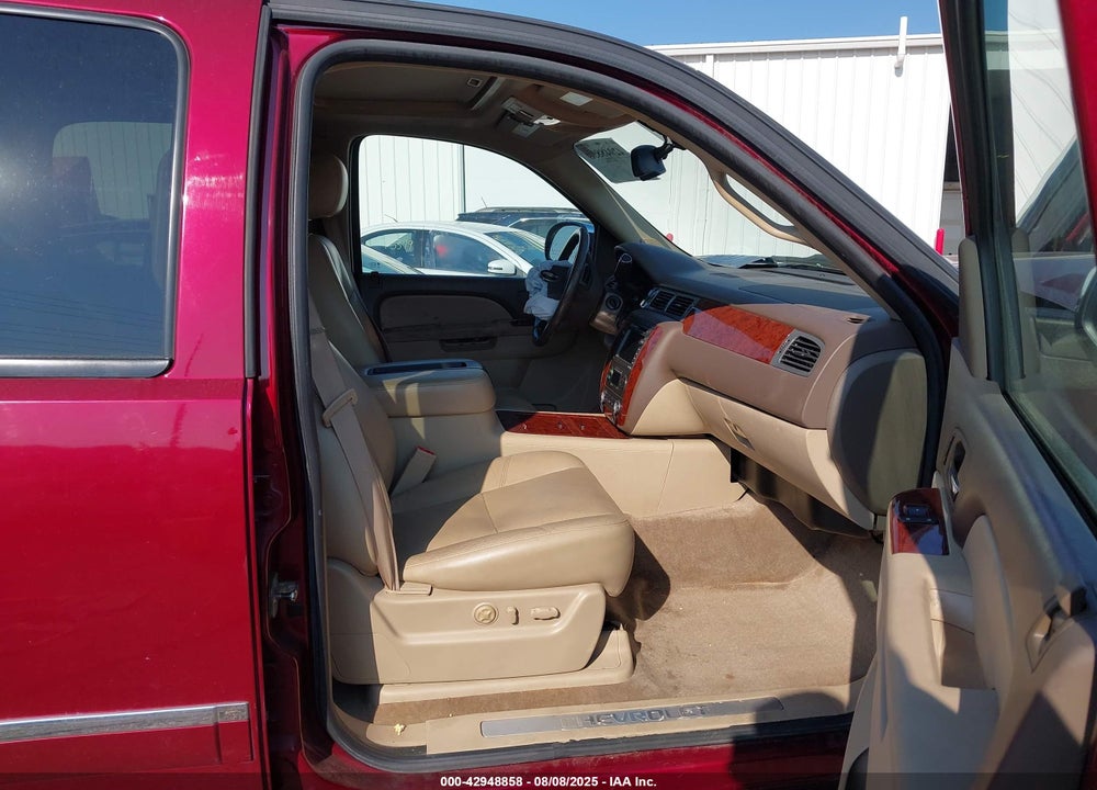 2011 CHEVROLET SUBURBAN 1500 VIN: 1GNSKKE37BR217178