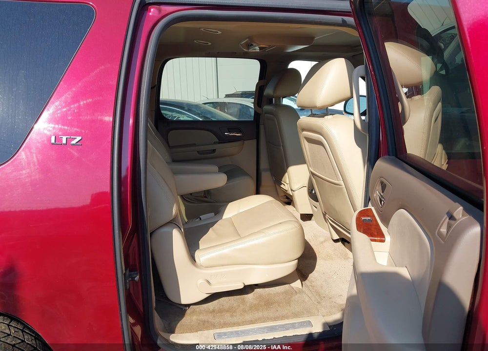 2011 CHEVROLET SUBURBAN 1500 VIN: 1GNSKKE37BR217178