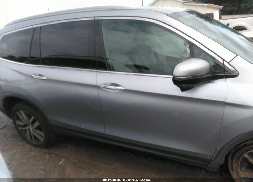 2017 HONDA PILOT VIN: 5FNYF5H96HB043319