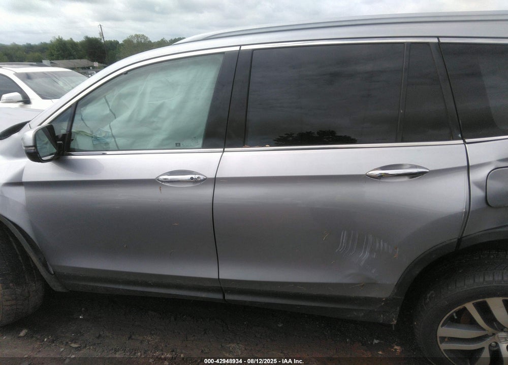 2017 HONDA PILOT VIN: 5FNYF5H96HB043319