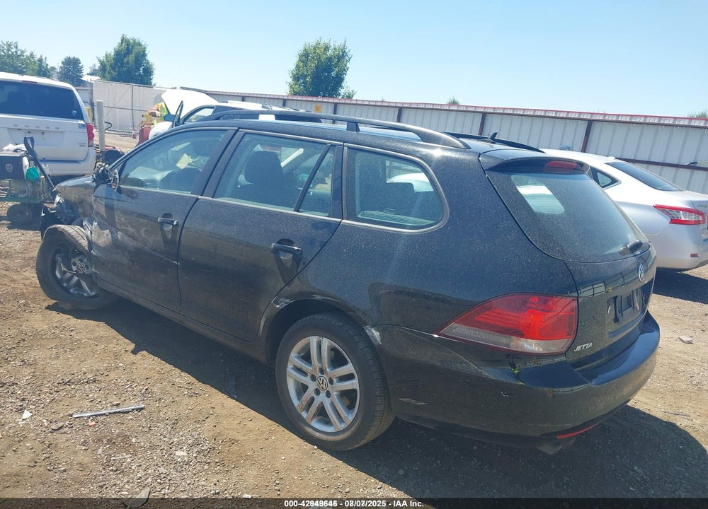 2014 VOLKSWAGEN JETTA SPORTWAGEN 2.5L S VIN: 3VWKP7AJ5EM618517