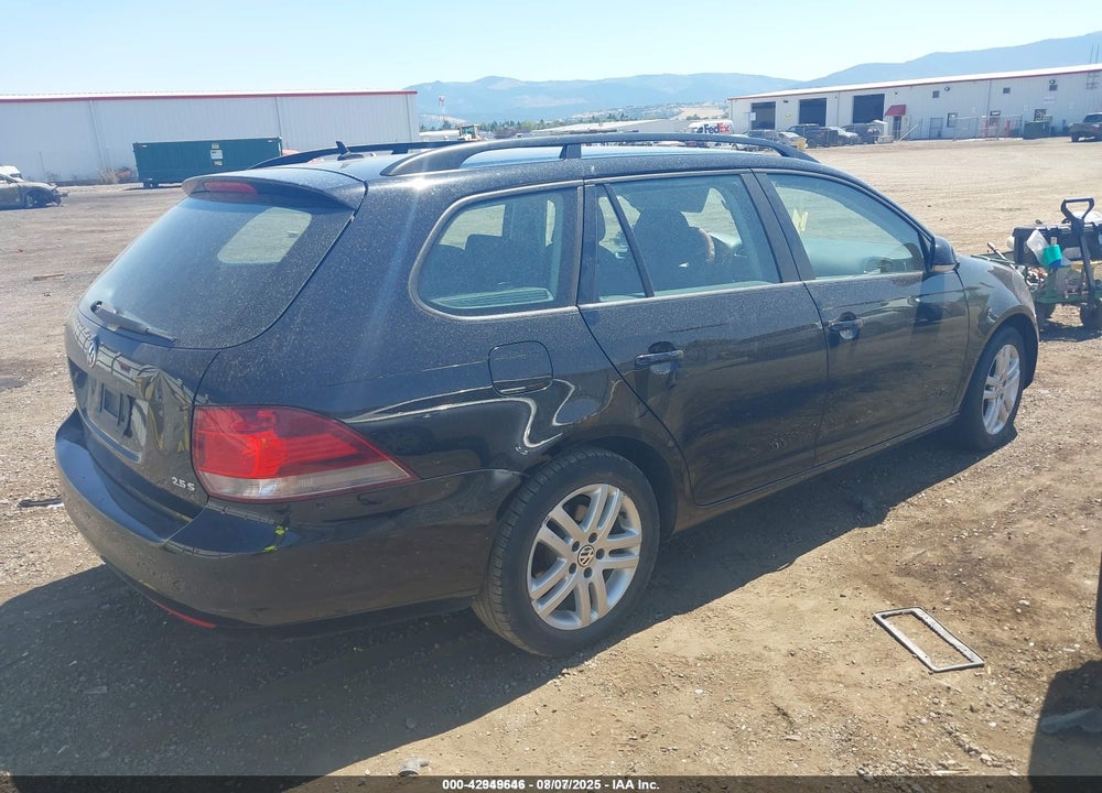 2014 VOLKSWAGEN JETTA SPORTWAGEN 2.5L S VIN: 3VWKP7AJ5EM618517