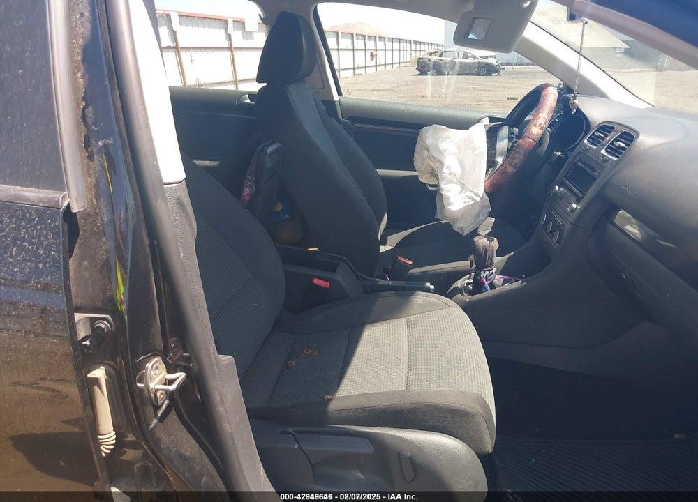 2014 VOLKSWAGEN JETTA SPORTWAGEN 2.5L S VIN: 3VWKP7AJ5EM618517