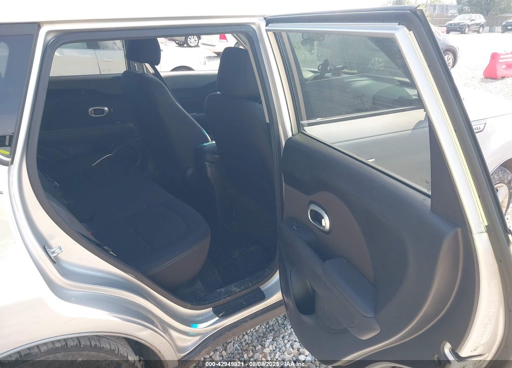 2017 KIA SOUL VIN: KNDJN2A27H7492076