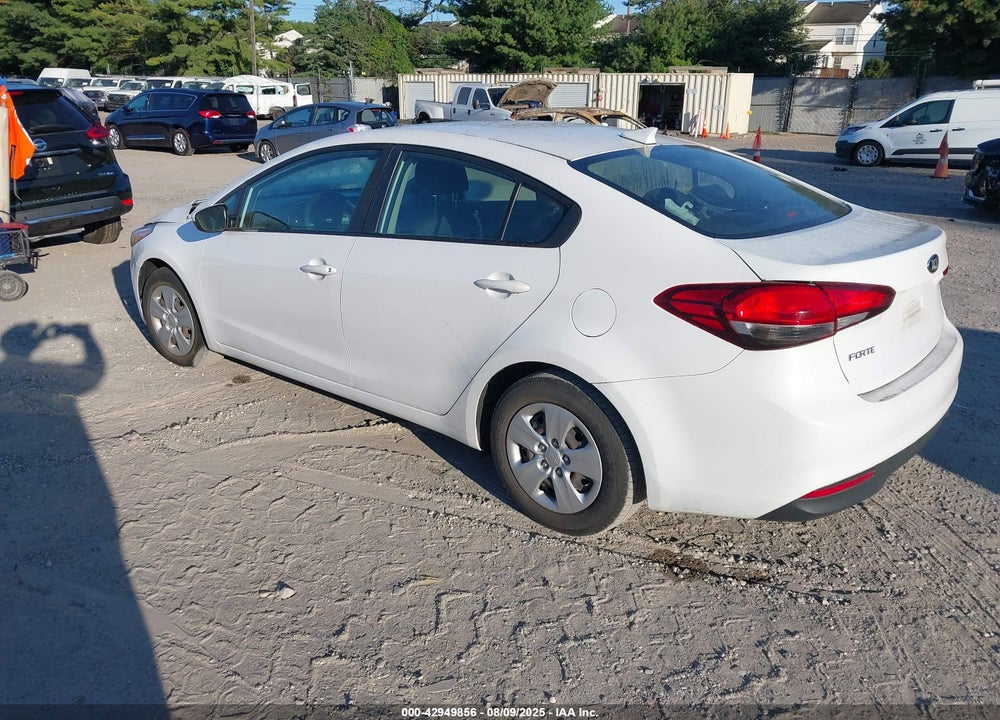 2018 KIA FORTE VIN: 3KPFL4A78JE195763