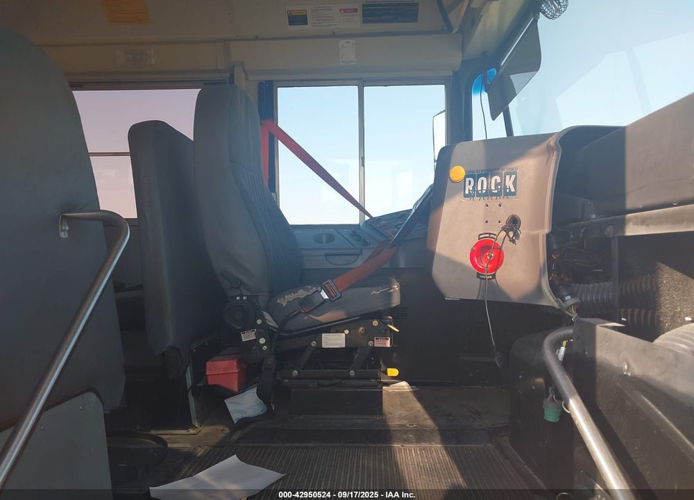2014 IC CORPORATION 3000 CE VIN: 4DRBUAAN5EB778749