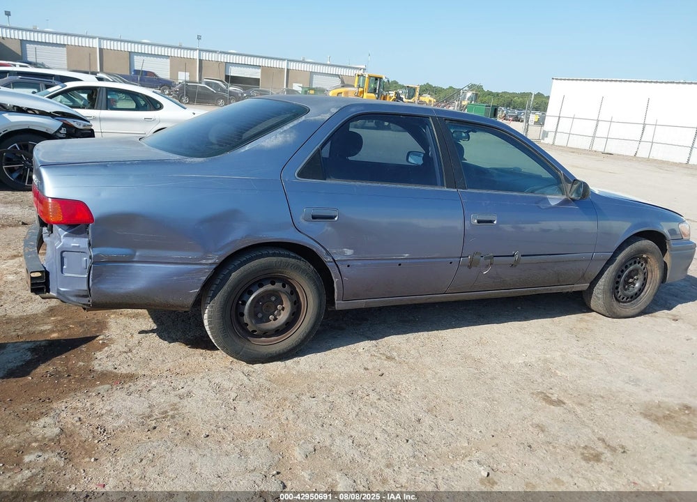 2000 TOYOTA CAMRY LE VIN: JT2BG22K3Y0401027