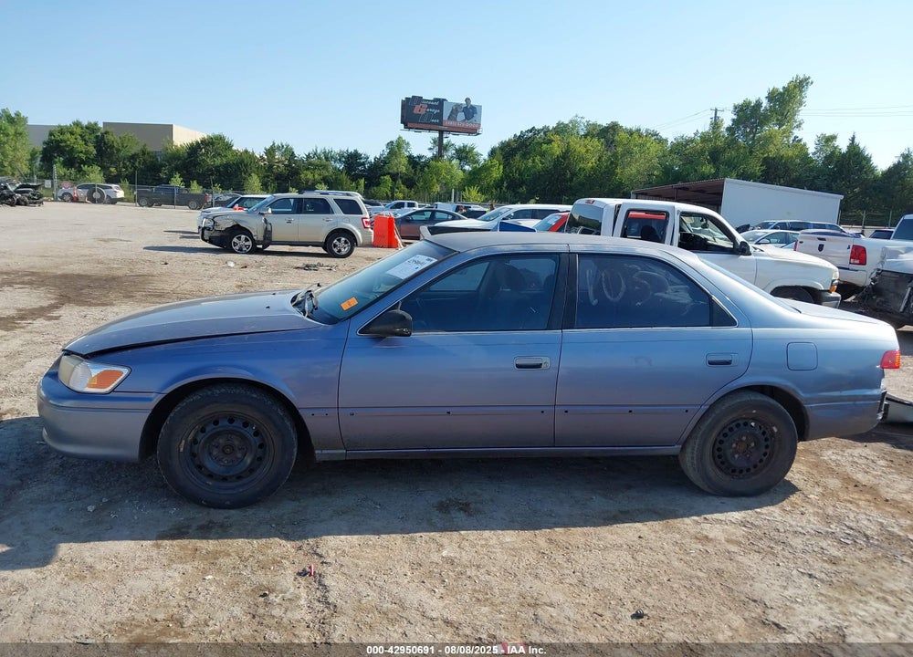 2000 TOYOTA CAMRY LE VIN: JT2BG22K3Y0401027
