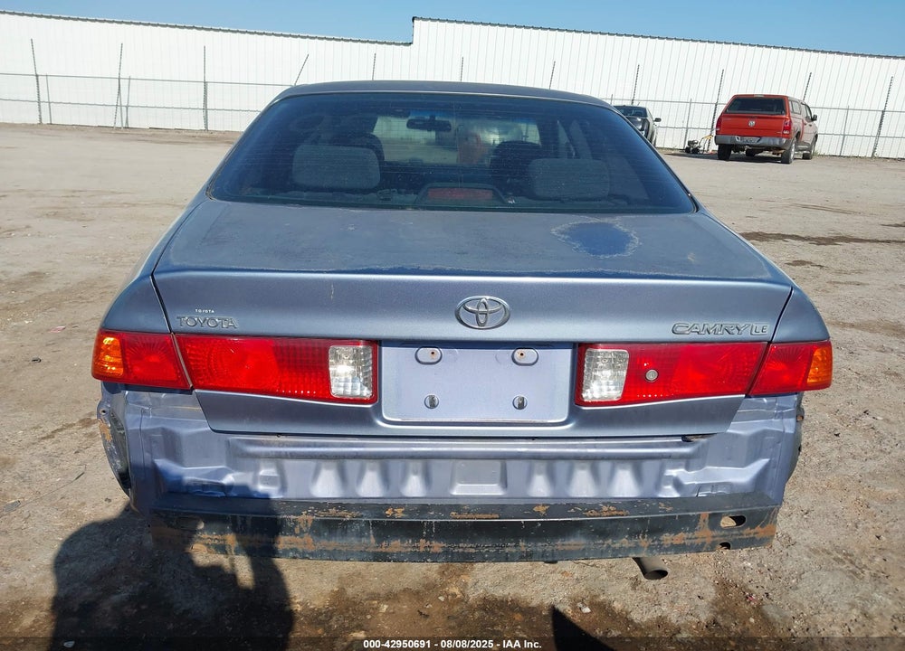 2000 TOYOTA CAMRY LE VIN: JT2BG22K3Y0401027