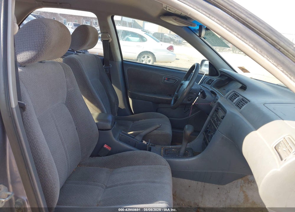 2000 TOYOTA CAMRY LE VIN: JT2BG22K3Y0401027