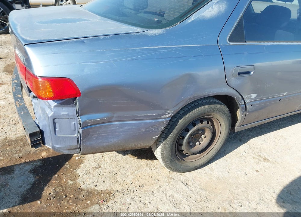 2000 TOYOTA CAMRY LE VIN: JT2BG22K3Y0401027