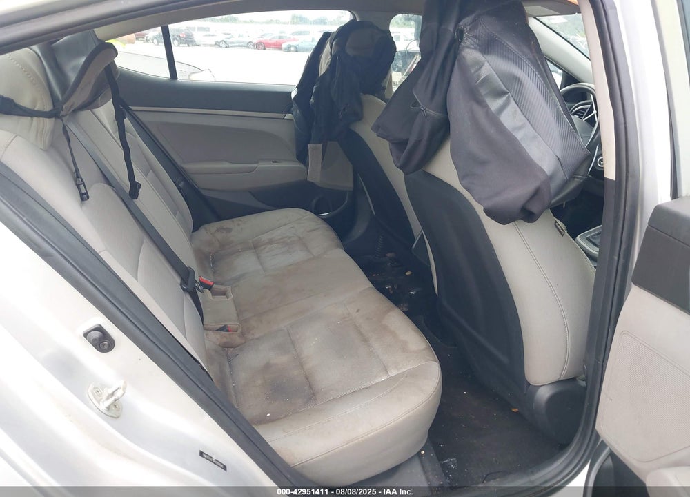 2017 HYUNDAI ELANTRA VIN: 5NPD74LF8HH184090