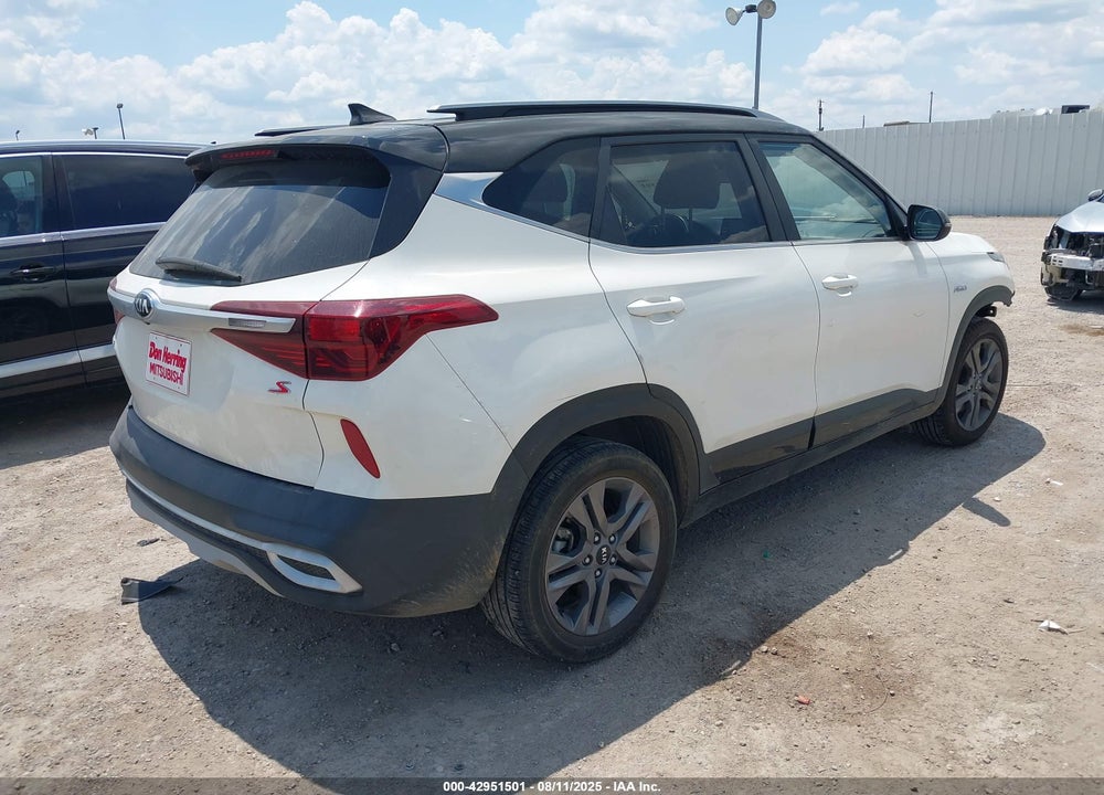 2021 KIA SELTOS VIN: KNDEUCAAXM7224893