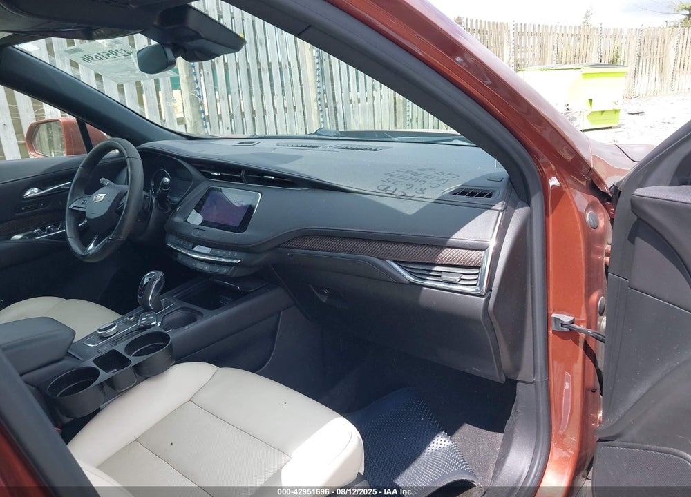 2019 CADILLAC XT4 VIN: 1GYFZFR4XKF127082