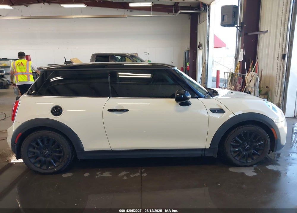 2017 MINI HARDTOP VIN: WMWXP7C3XH3C61932