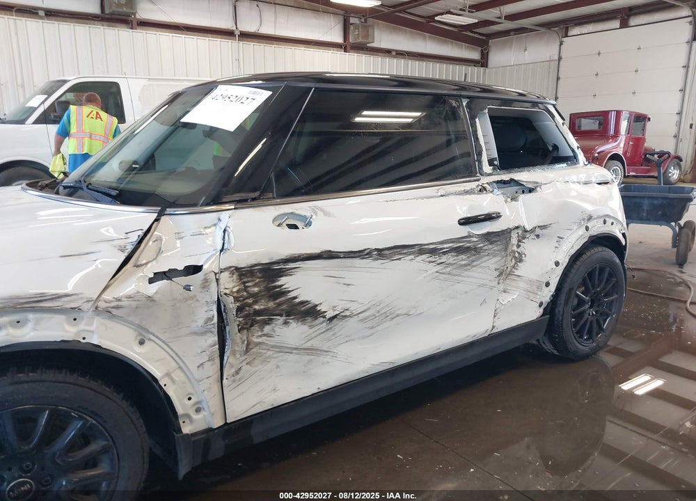 2017 MINI HARDTOP VIN: WMWXP7C3XH3C61932