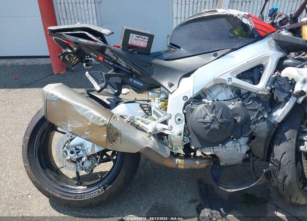 2019 APRILIA TUONO V4 VIN: ZD4KGU007KS000973
