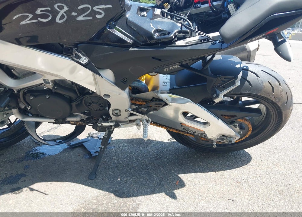 2019 APRILIA TUONO V4 VIN: ZD4KGU007KS000973