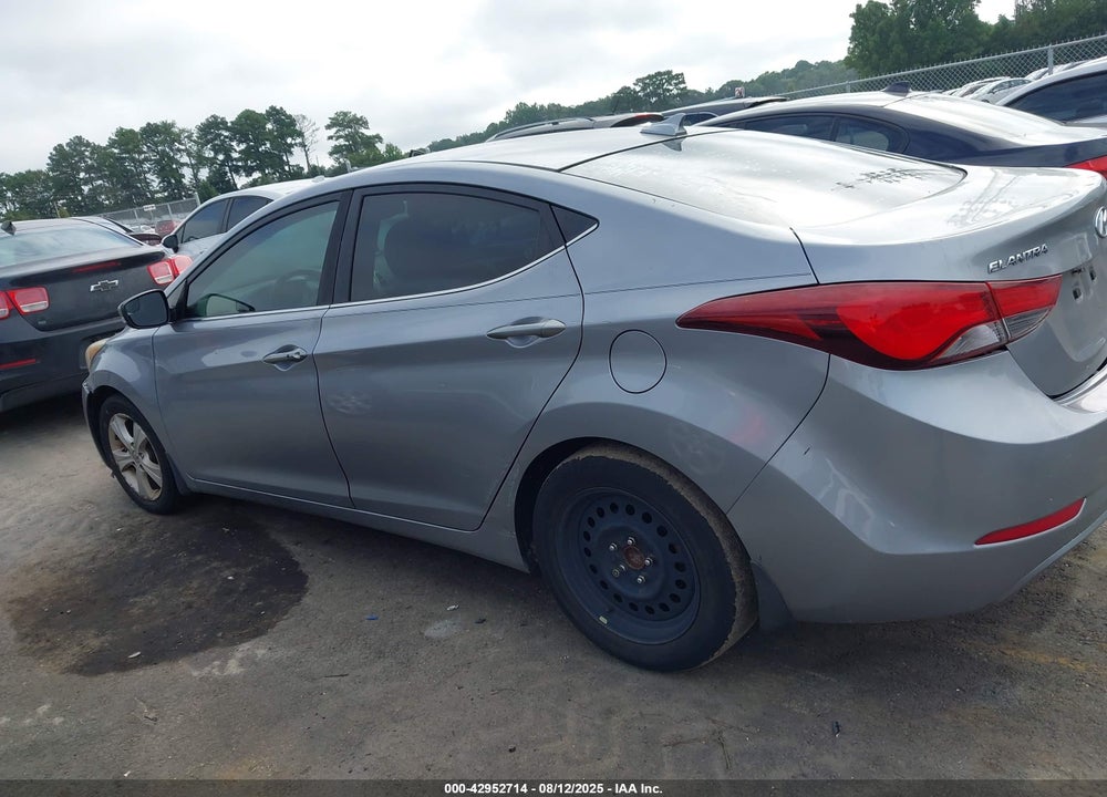 2016 HYUNDAI ELANTRA VIN: 5NPDH4AE7GH724731