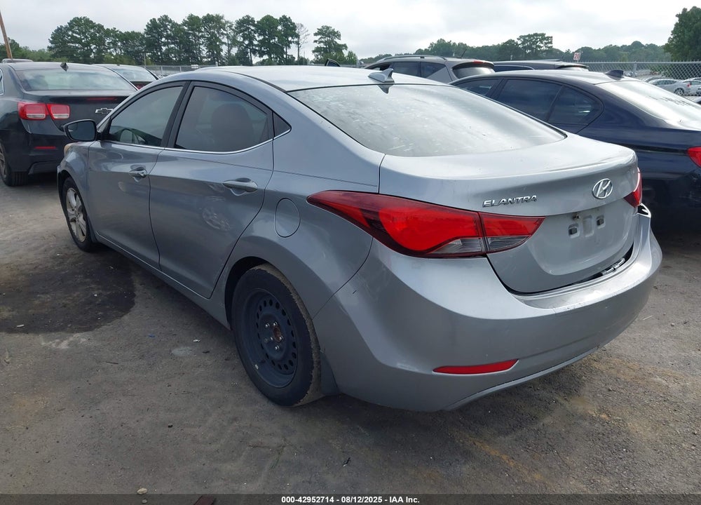 2016 HYUNDAI ELANTRA VIN: 5NPDH4AE7GH724731