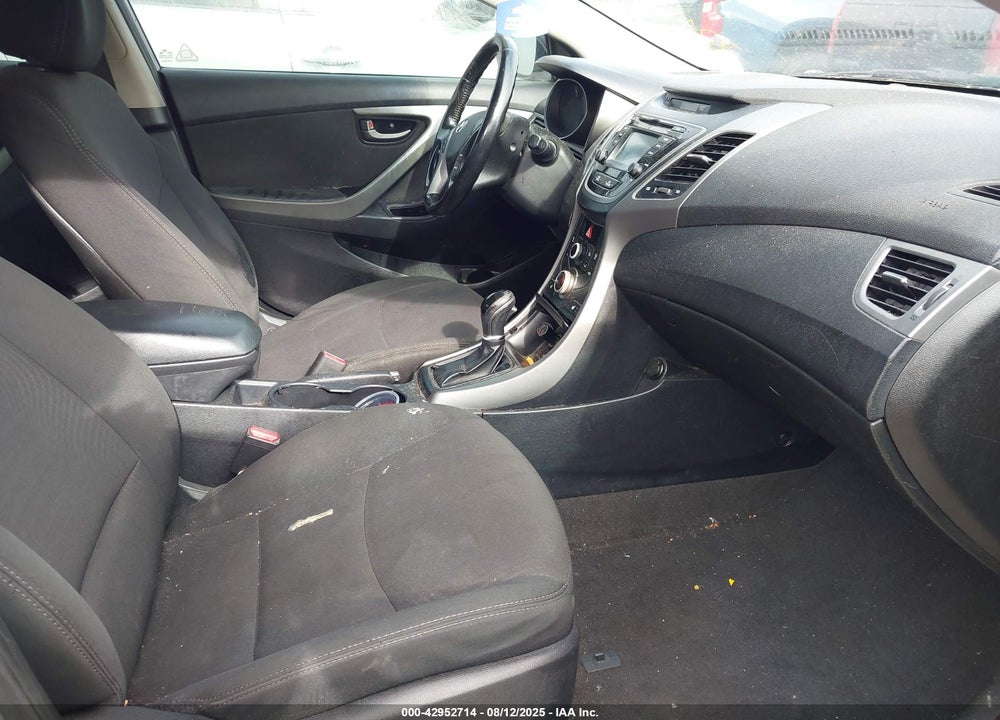 2016 HYUNDAI ELANTRA VIN: 5NPDH4AE7GH724731