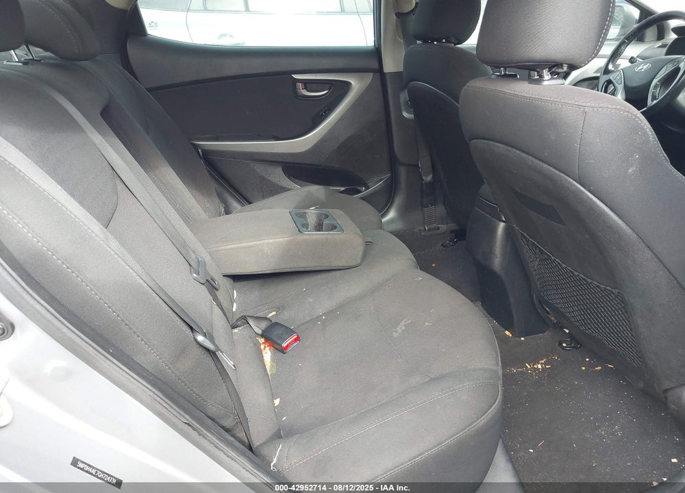 2016 HYUNDAI ELANTRA VIN: 5NPDH4AE7GH724731
