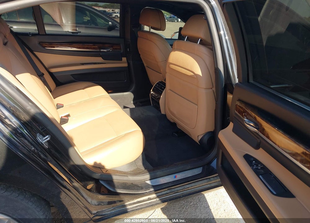 2015 BMW 7 SERIES VIN: WBAYE8C53FD781945