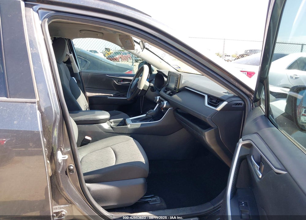 2019 TOYOTA RAV4 VIN: 2T3W1RFV1KC031093